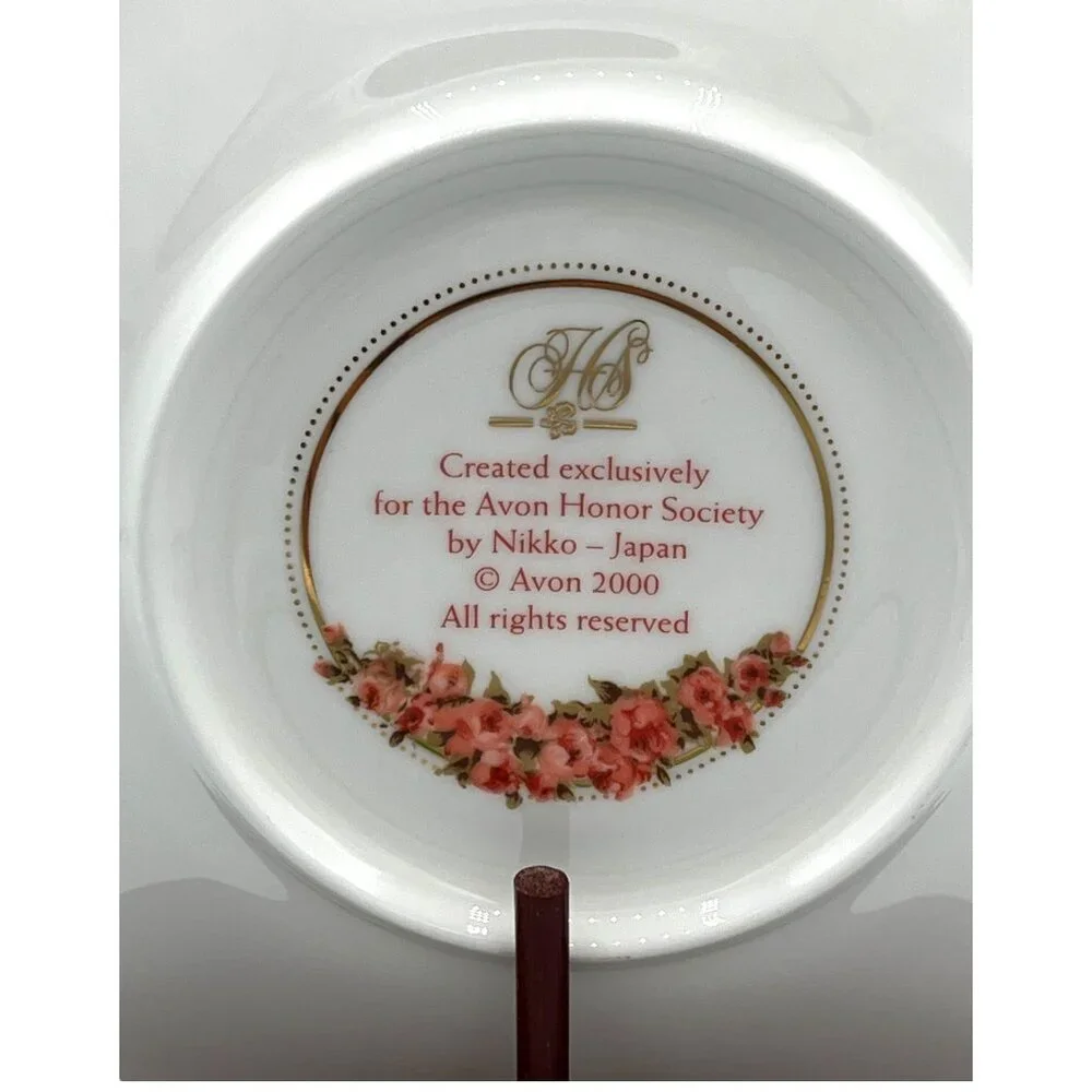 Avon Honor Society 2000 Mrs. PFE Albee Commemorative Teacup & Saucer Set In Box - Picture 8 of 16
